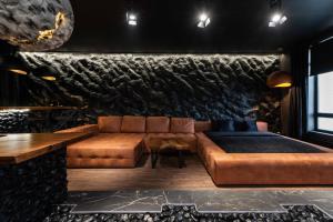 LUX ROCK Home, Жилянська 68, ЖК Кадор