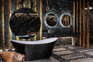 LUX ROCK Home, Жилянська 68, ЖК Кадор