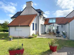 Maison neuve avec WIFI, terrasse, à 700m de la plage à TREGASTEL - Réf 403
