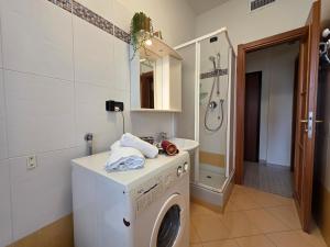 Sea View, 3-room apt 50m from beach with AC