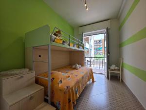 Sea View, 3-room apt 50m from beach with AC