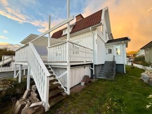 Workers Big Villa - 5 BR - 2 Bath - 10 min to Volvo