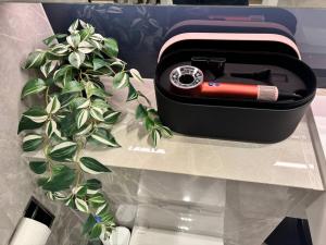 Luxury 2BR- Sleeps 5- Westfield Apartment- 3 min to station- Perfect for Families Shopping