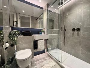 Luxury 2BR- Sleeps 5- Westfield Apartment- 3 min to station- Perfect for Families Shopping