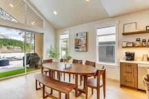 Great for Groups! Cle Elum Home with Game Room