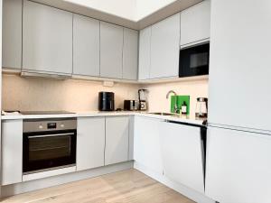 Luxury Central Apartment - Karlatornet - 2 BR - Spa - Gym - City