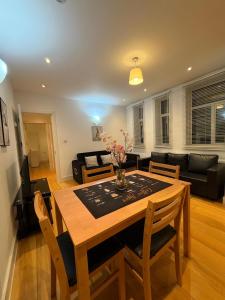 Spacious 1 bedroom apartment for 5 people in London