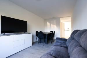 Peaceful House - 4 BR - Parking - 7 Beds