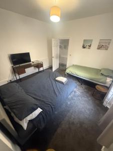 ResiLets Barnard St NEW Large 4 Bed House, Contractor Stays, Central