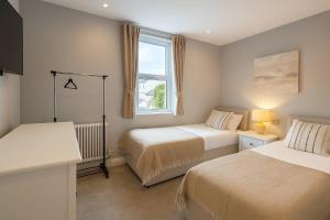 Large 6 Bed Southport Coastal Retreat with Sauna