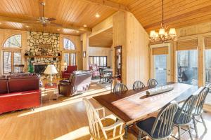 2 Mi to Slopes! Spacious Ski Getaway with Mtn Views