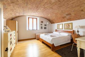 5 min from the Duomo