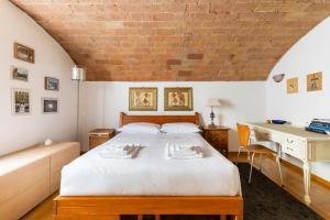 5 min from the Duomo