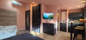 LX187 Ecrin dAmour jacuzzi privé - cœur de Hyères