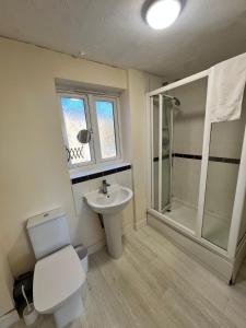 Stunning 4 Bedroom House in Luton