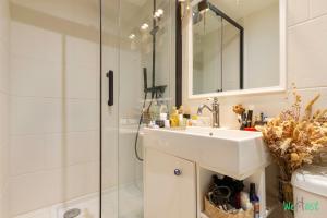 Rochechouart 7 - LB - Elegance and comfort in 9e Apt for 3 people