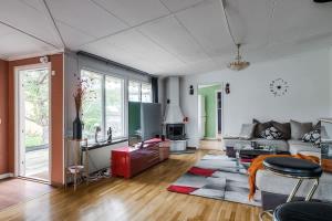 Workers Home Villa - 4BR - 2 Bath - Parking