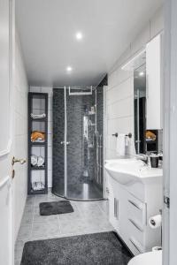 Workers Home Villa - 4BR - 2 Bath - Parking