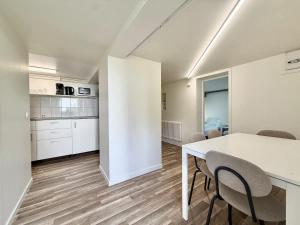 Workers Apartment -3 BR - 6 Beds - Free Parking