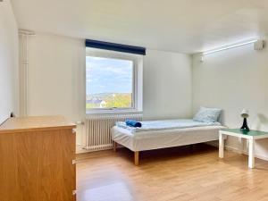 Workers Apartment -3 BR - 6 Beds - Free Parking