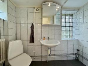 Workers Apartment -3 BR - 6 Beds - Free Parking