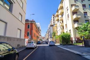Deluxe One-Bedroom Apartment