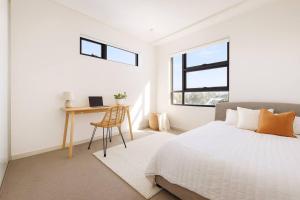 free parking good location 2bds Apt in Burwood