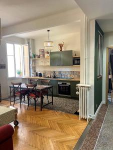 Appartement 2 pièces bourgeois meublé, aéroport tramway