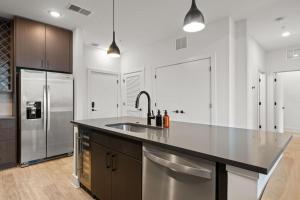 Upscale 2BR Stay Channelside