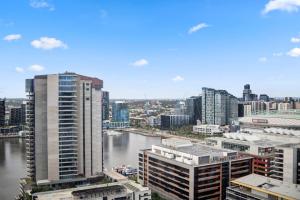 Luxe 2BR Retreat Panoramic Views With 2x Parking Spaces