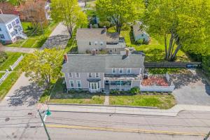 Coates Townhome 3BR Historic Home Near Mystic Seaport