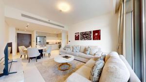 Vacationer Holiday Homes l Stunning 2 Bed l Marina Skyline l Beach Access
