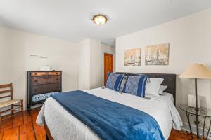 Coates Townhome 3BR Historic Home Near Mystic Seaport