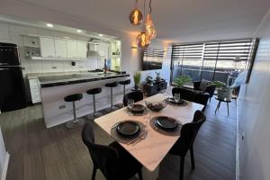 Amplio departo con magníficas vistas y total conectividad