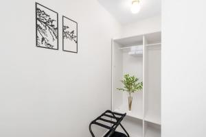 NEW Roomy 3BR Family Suite. 5 min to Skytrain.