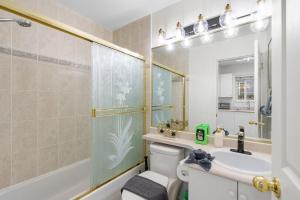 NEW Roomy 3BR Family Suite. 5 min to Skytrain.