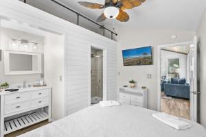 Cozy Nest 1 - Ocean Lakes Cottage, Covered Patio, Grill and Beach Access!