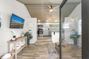 Cozy Nest 1 - Ocean Lakes Cottage, Covered Patio, Grill and Beach Access!