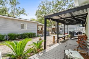 Cozy Nest 1 - Ocean Lakes Cottage, Covered Patio, Grill and Beach Access!