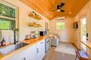 River Rest - Hiking, Fishing, Rafting, and 20 to Smoky Mountains!