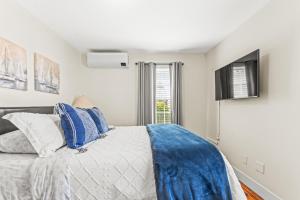 Coates Townhome 3BR Historic Home Near Mystic Seaport