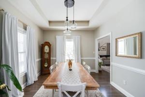 The Wyndsong - Cozy Patio, Fire Pit and Work Space!