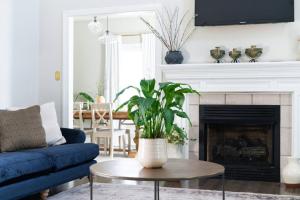 The Wyndsong - Cozy Patio, Fire Pit and Work Space!