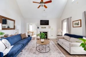 The Wyndsong - Cozy Patio, Fire Pit and Work Space!