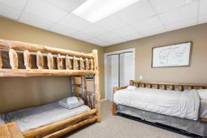 Borrowed Time - Mountain Getaway near Boone, Hot Tub, and Gorgeous Views!