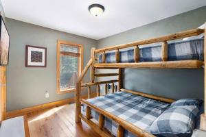 Borrowed Time - Mountain Getaway near Boone, Hot Tub, and Gorgeous Views!