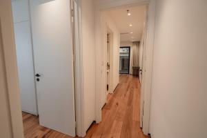 Căn hộ 3 ngủ cao cấp ven hồ Tây, trung tâm thành phố