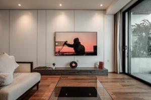 Căn hộ 3 ngủ cao cấp ven hồ Tây, trung tâm thành phố