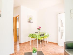 Akivillas Lagos Zircon