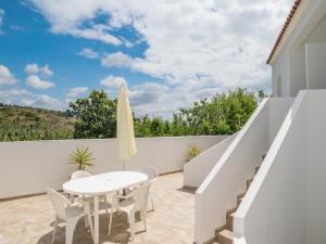 Akivillas Lagos Zircon